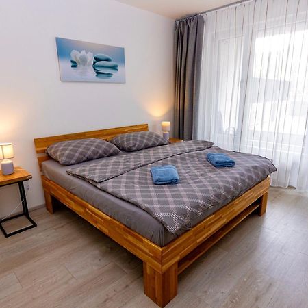 Modern Apartment • Garden • Near The City Center Praga Exterior foto