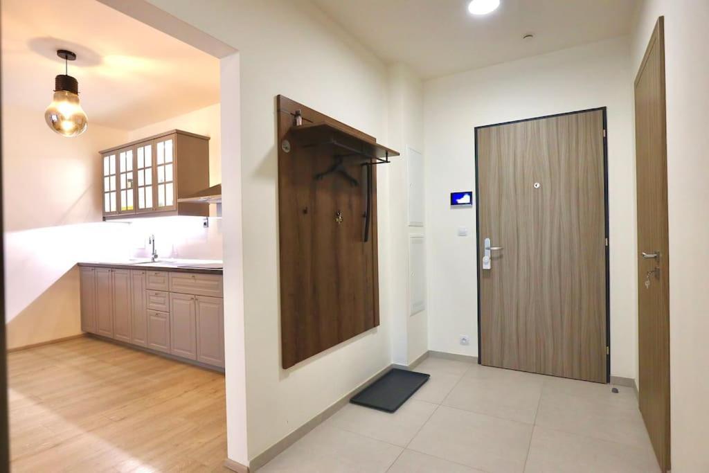 Modern Apartment • Garden • Near The City Center Praga Exterior foto