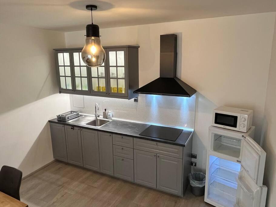 Modern Apartment • Garden • Near The City Center Praga Exterior foto
