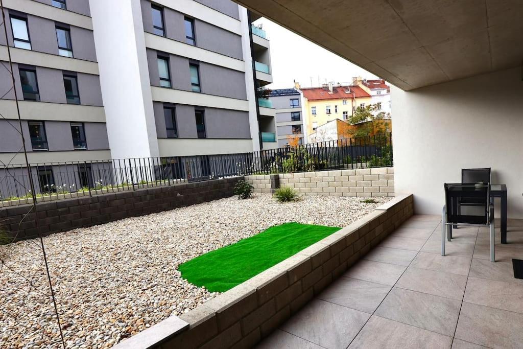 Modern Apartment • Garden • Near The City Center Praga Exterior foto