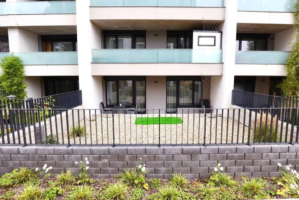 Modern Apartment • Garden • Near The City Center Praga Exterior foto