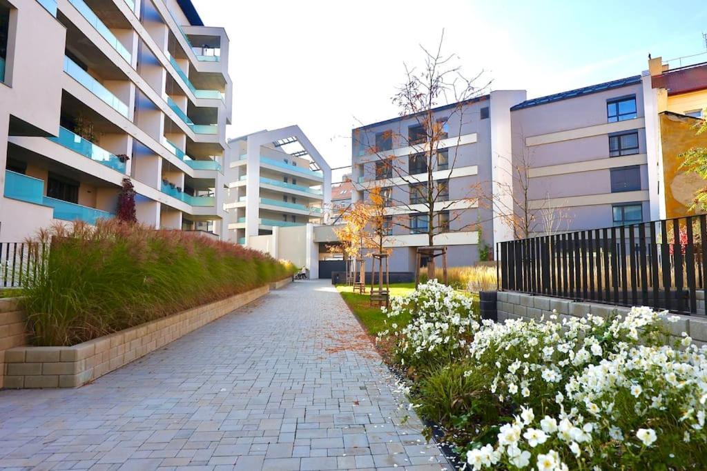 Modern Apartment • Garden • Near The City Center Praga Exterior foto